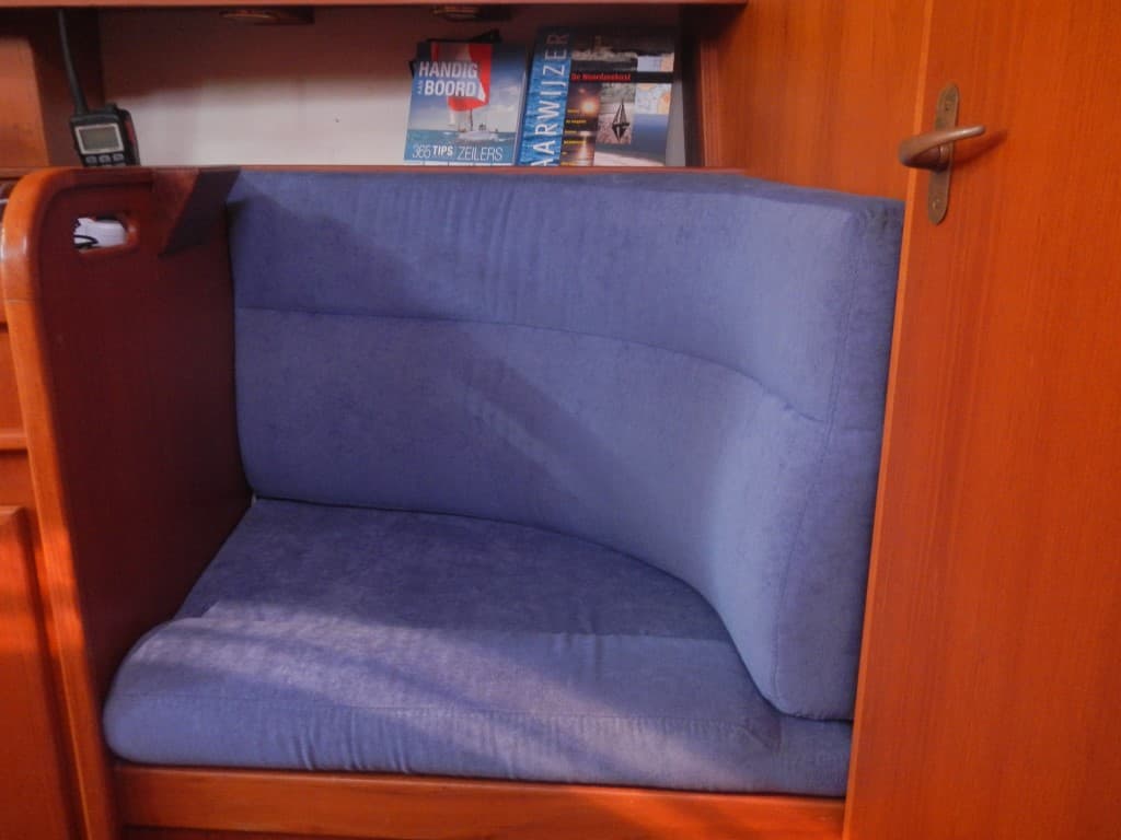 Bootkussens worden professioneel gereinigd met sproei-extractie