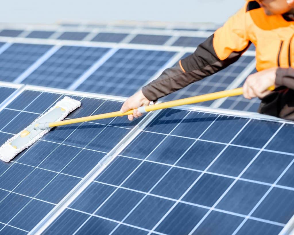 Professioneel zonnepanelen laten reinigen in Hilversum door vakspecialist